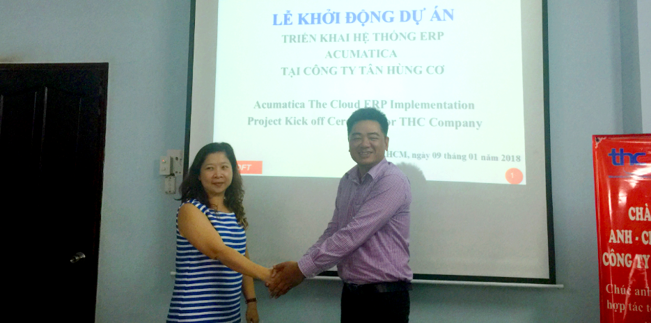 Ông Phùng Minh Triết - Giám đốc Patsoft và đại diện công ty Tân Hùng Cơ bắt tay khởi động dự án Acumatica The Cloud ERP
